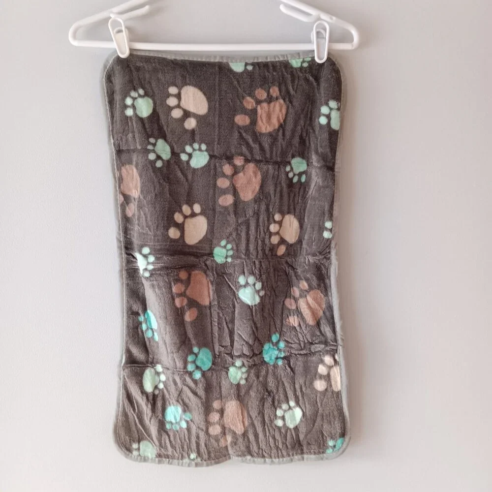 New Dono Dog Blanket Soft Fluffy Fleece Paw Print Grey Pink Blue 15